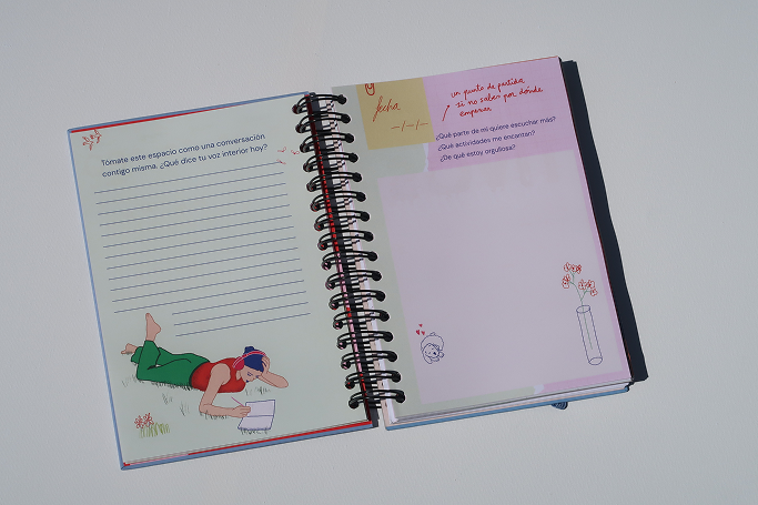 Detalle de ilustraciones y frases motivacionales en agenda